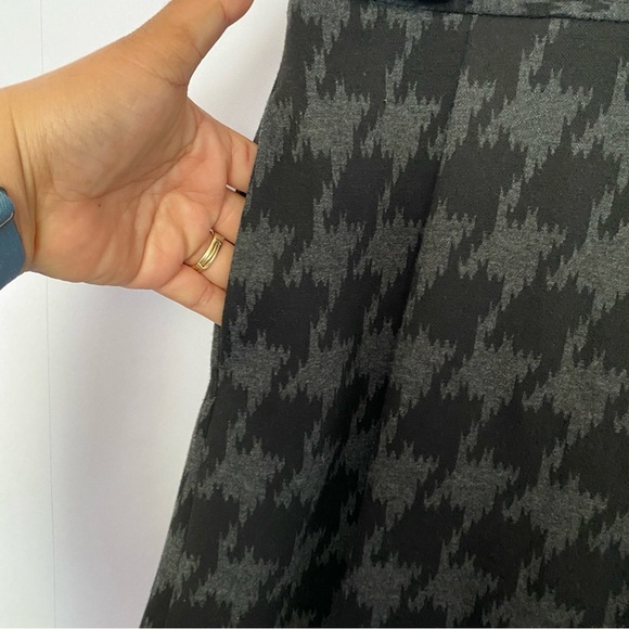 Express Design Studio Pleated Mini Skirt Black Grey Size 10 Button Accent - Picture 5 of 10